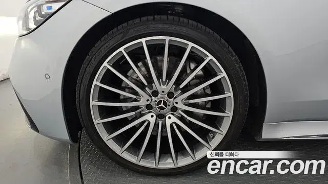 Mercedes-Benz S-Class 2024 — Photo 8/37