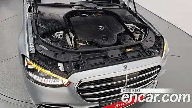 Mercedes-Benz S-Class 2024 — Photo 36/37