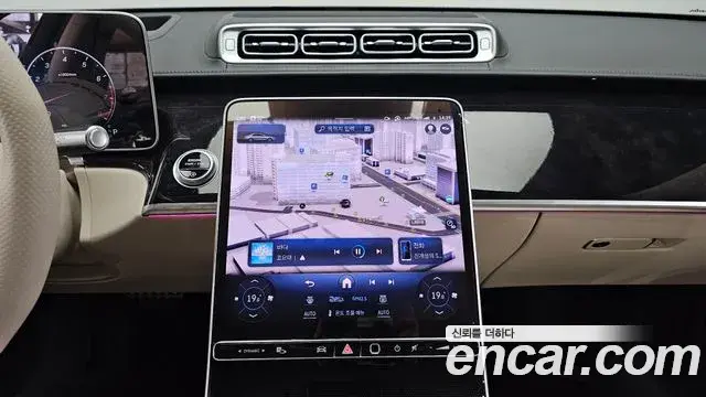 Mercedes-Benz S-Class 2024 — Photo 33/37