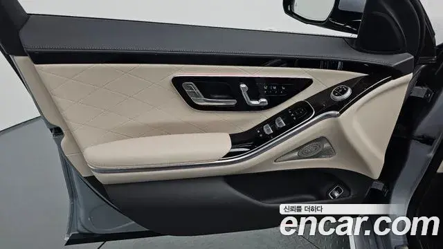 Mercedes-Benz S-Class 2024 — Photo 9/37