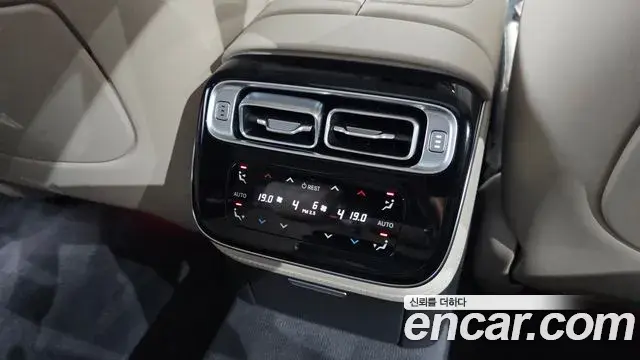 Mercedes-Benz S-Class 2024 — Photo 25/37