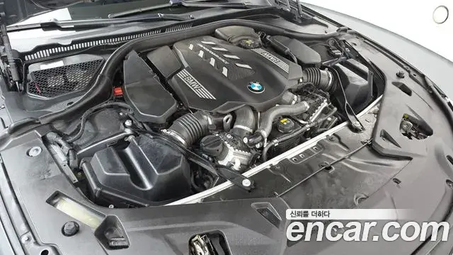 BMW 8 Series 2022 — Photo 6/36