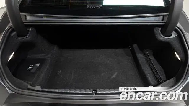 BMW 8 Series 2022 — Photo 26/36