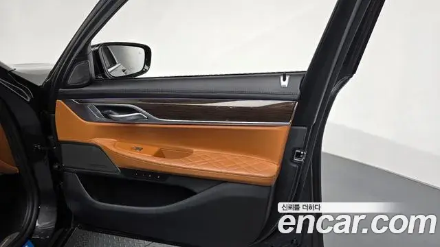 BMW 7 Series 2019 — ფოტო 21/36