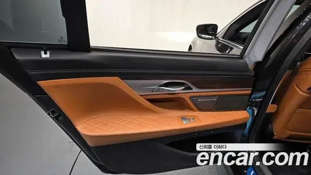 BMW 7 Series 2019 — ფოტო 14/36
