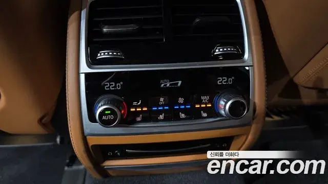 BMW 7 Series 2019 — ფოტო 18/36