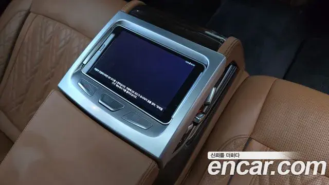 BMW 7 Series 2019 — ფოტო 13/36