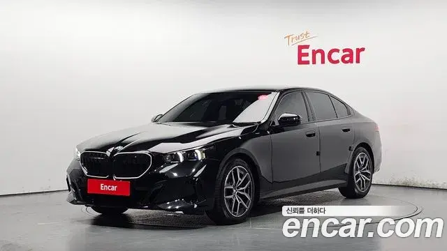 BMW 5 Series 2025 — ფოტო 6/34