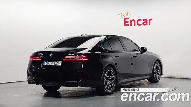 BMW 5 Series 2025 — ფოტო 25/34