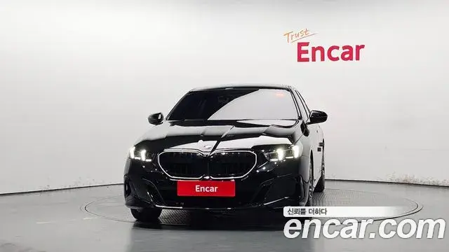 BMW 5 Series 2025 — ფოტო 14/34