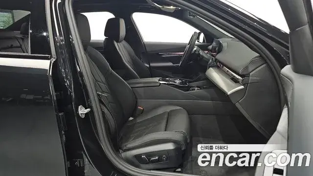 BMW 5 Series 2025 — ფოტო 22/34