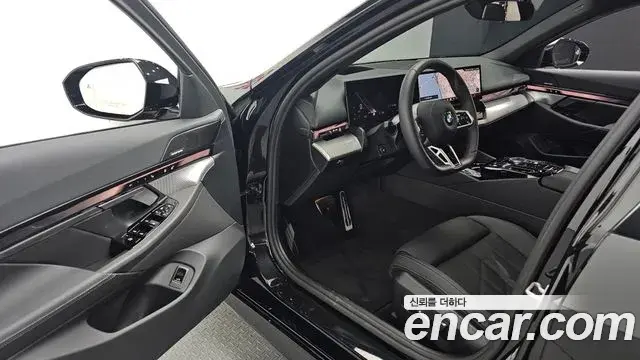 BMW 5 Series 2025 — ფოტო 32/34