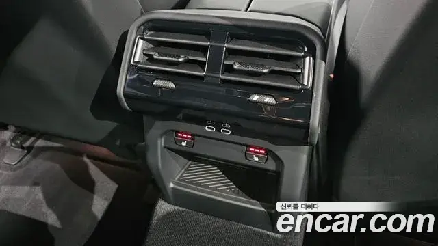 BMW 5 Series 2025 — ფოტო 8/34