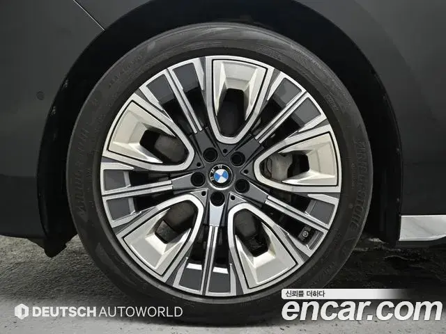 BMW 7 Series 2023 — Photo 18/20