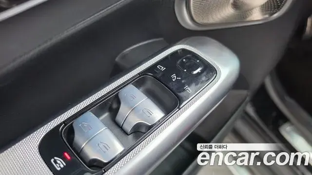Mercedes-Benz GLC-Class 2025 — Photo 35/37