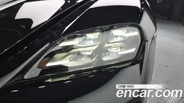Porsche Taycan 2025 — ფოტო 17/31