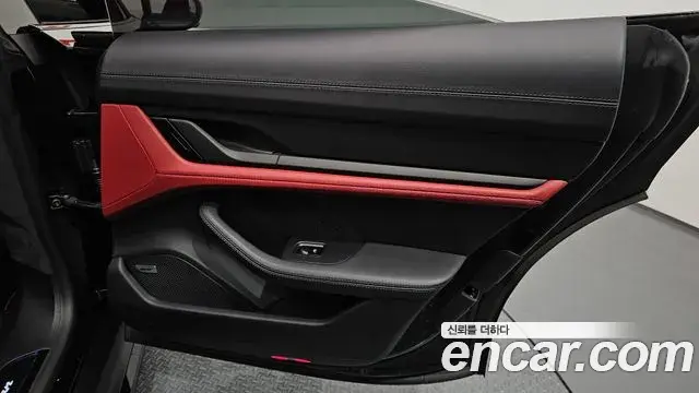 Porsche Taycan 2025 — ფოტო 22/31