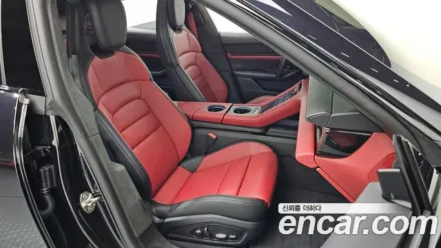 Porsche Taycan 2025 — ფოტო 16/31