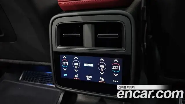 Porsche Taycan 2025 — ფოტო 14/31