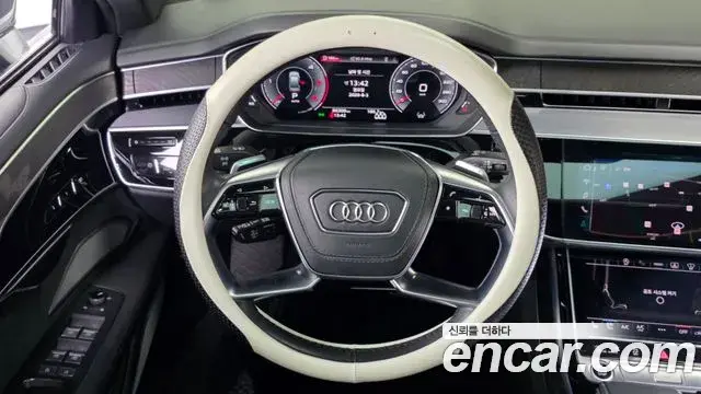 Audi A8 2023 — Фото 13/20