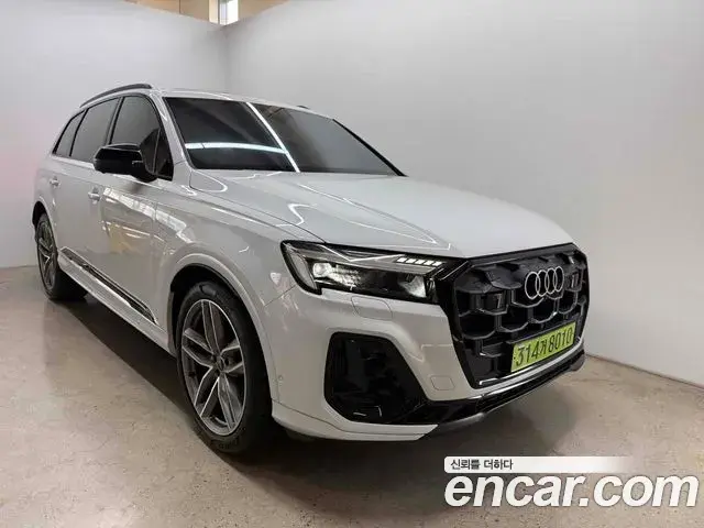 Audi Q7 2025 — Photo 1/20