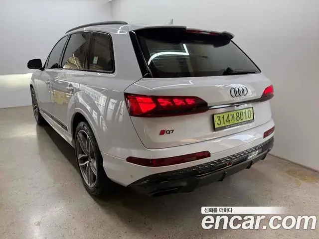 Audi Q7 2025 — Photo 8/20