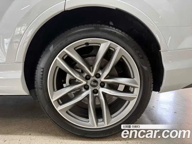 Audi Q7 2025 — Photo 6/20