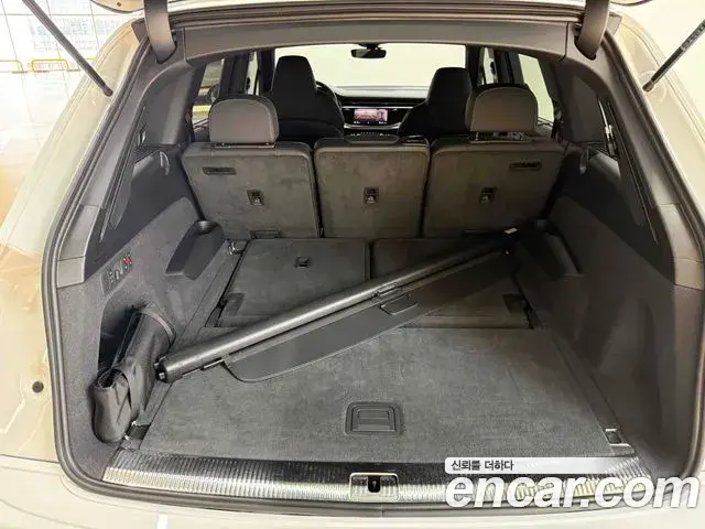 Audi Q7 2025 — Photo 7/20