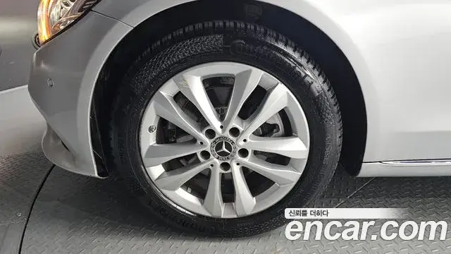 Mercedes-Benz C-Class 2019 — Şəkil 20/33