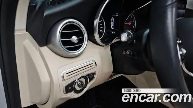 Mercedes-Benz C-Class 2019 — Şəkil 19/33