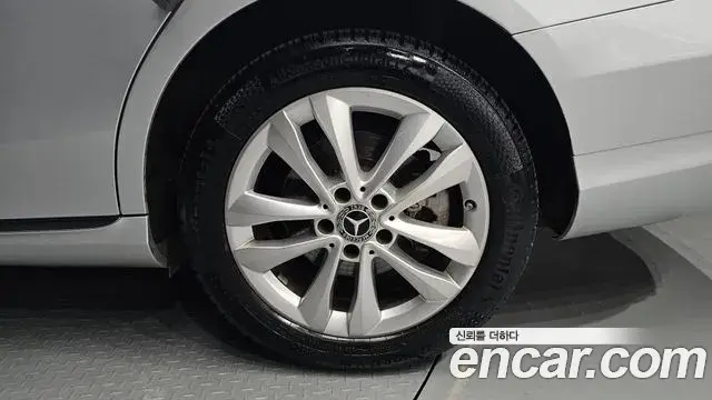 Mercedes-Benz C-Class 2019 — Şəkil 22/33