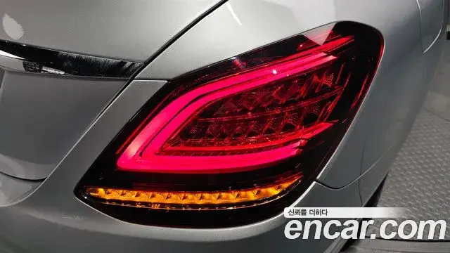 Mercedes-Benz C-Class 2019 — Şəkil 1/33