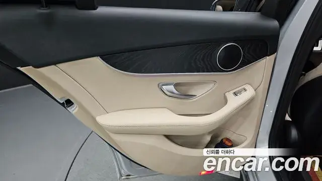 Mercedes-Benz C-Class 2019 — Şəkil 16/33