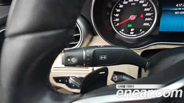 Mercedes-Benz C-Class 2019 — Şəkil 8/33