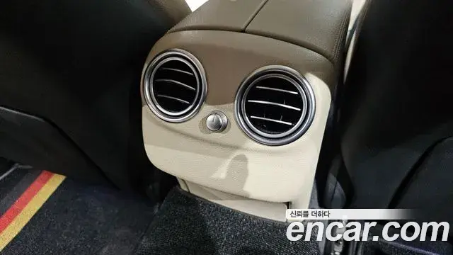 Mercedes-Benz C-Class 2019 — Şəkil 17/33