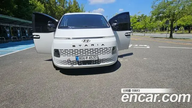 Hyundai Staria 2021 — Фото 2/20