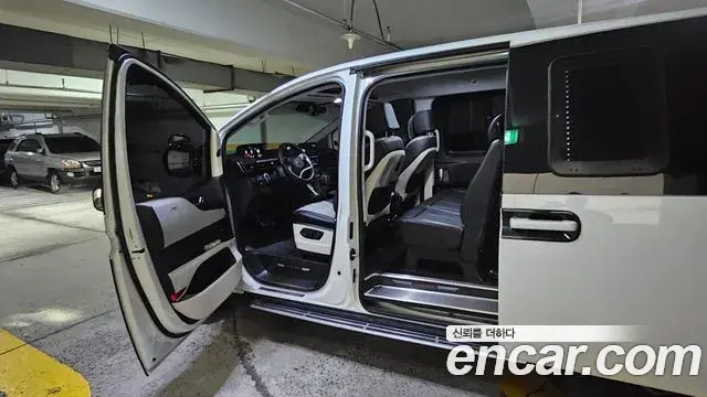 Hyundai Staria 2021 — Фото 10/20