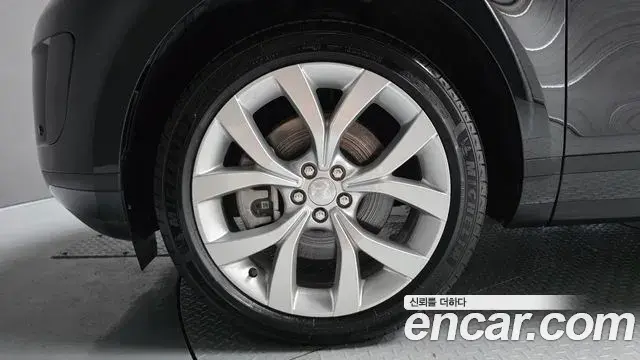 Land Rover Range Rover Evoque 2022 — Şəkil 24/34