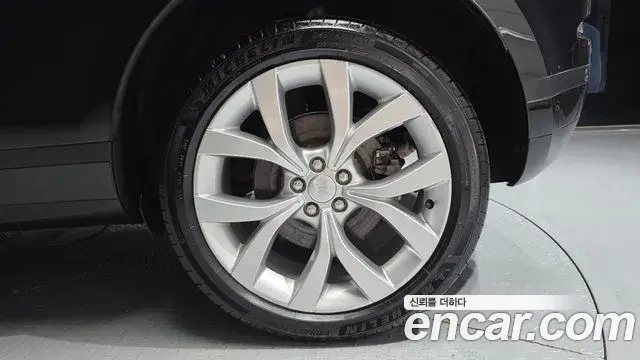 Land Rover Range Rover Evoque 2022 — Şəkil 28/34
