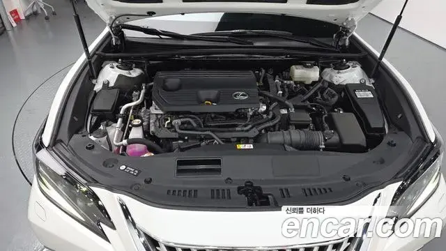 Lexus ES300h 2025 — Photo 5/30