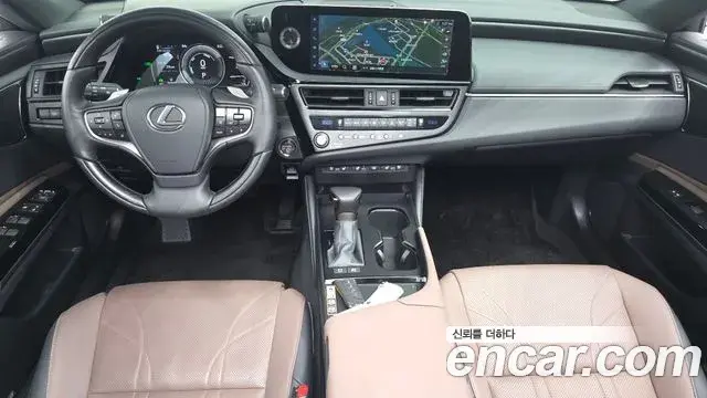 Lexus ES300h 2025 — Photo 7/30