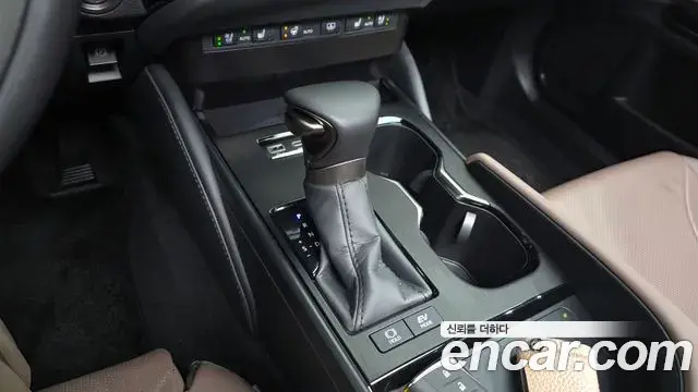 Lexus ES300h 2025 — Photo 19/30