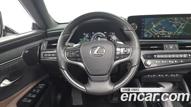 Lexus ES300h 2025 — Photo 2/30