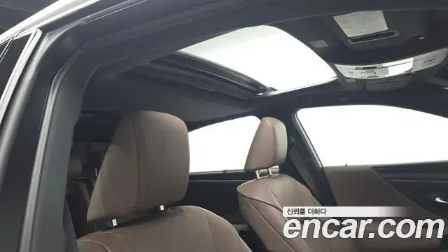 Lexus ES300h 2025 — Photo 6/30