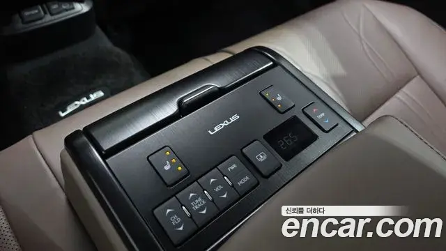 Lexus ES300h 2025 — Photo 26/30