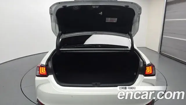 Lexus ES300h 2025 — Photo 18/30