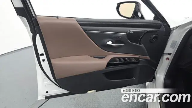 Lexus ES300h 2025 — Photo 30/30