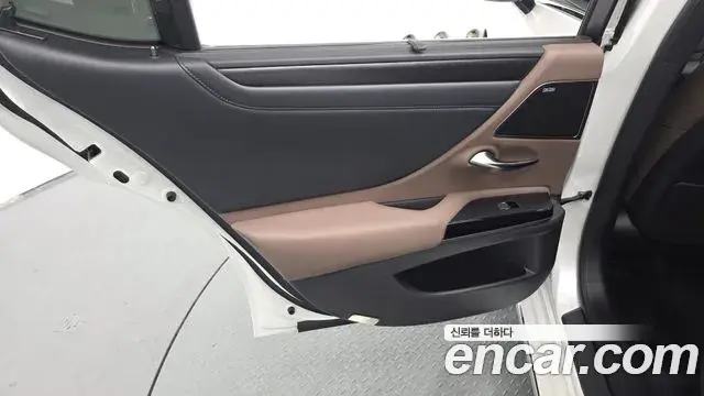 Lexus ES300h 2025 — Photo 11/30