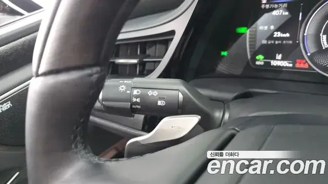 Lexus ES300h 2025 — Photo 21/30