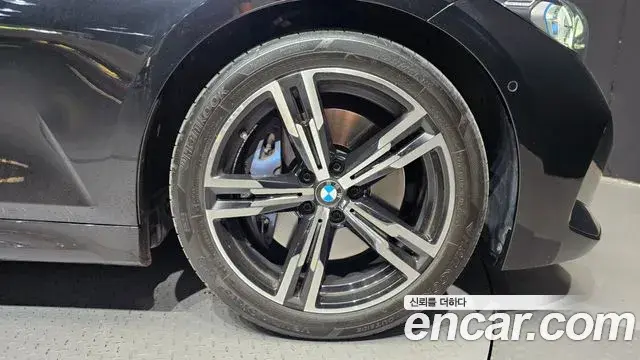 BMW 3 Series 2023 — ფოტო 6/34